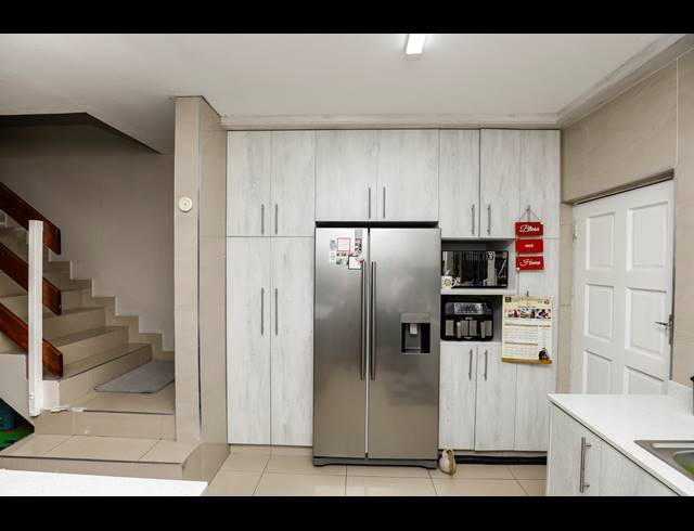 3 BEDROOM SECTIONAL TITLE FOR SALE IN MORNINGSIDE